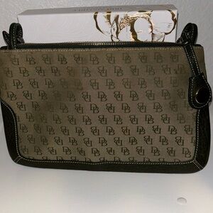 Vintage Dooney & Bourke 💚